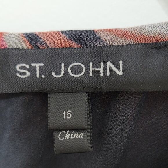 St. John 100% Silk Short Sleeve Tiered Floral Print Top Size 16 Feminine Flowy - Picture 5 of 12